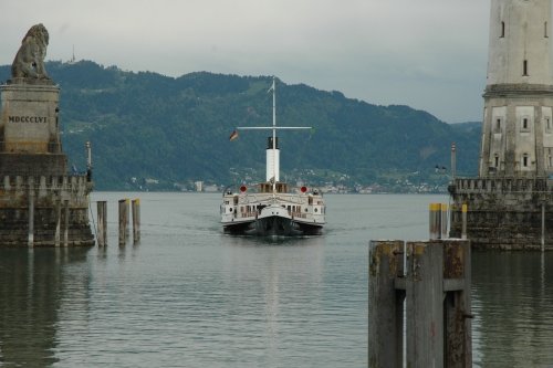 Die Hohentwiel bei der Hafeneinfahrt